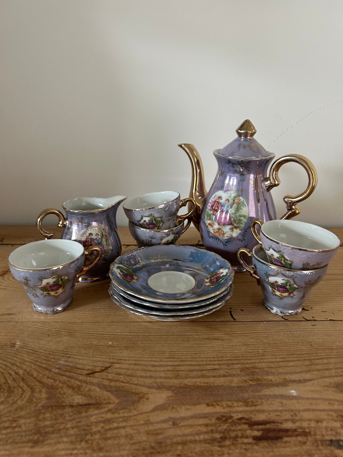 Koffieservies - Lila met Gouden Details, Ophalen, Zo goed als nieuw, Overige stijlen, Kop(pen) en/of Schotel(s)
