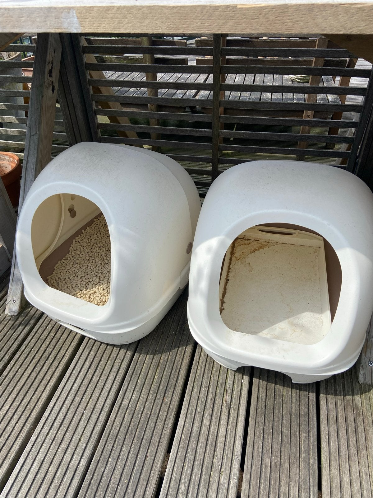 Cat litter boxes, Ophalen
