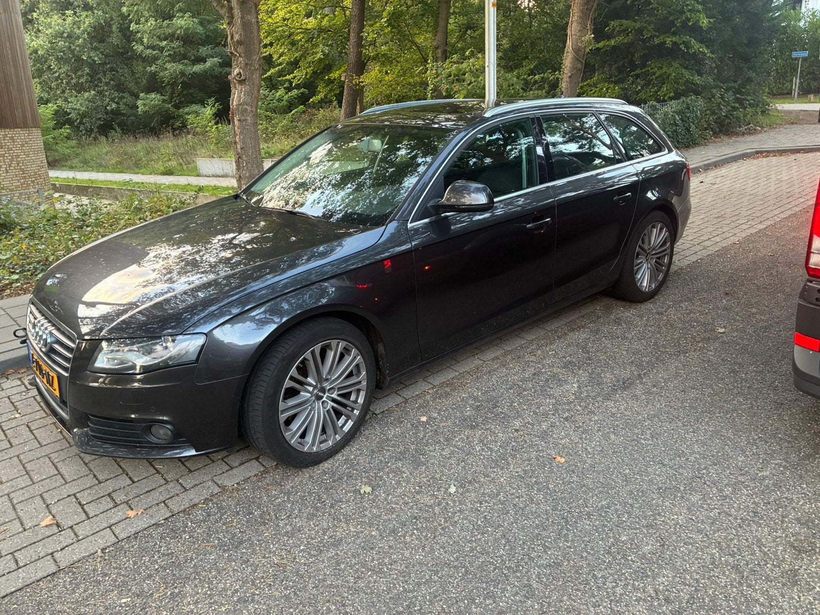 Audi met kapotte motor, Zwart, Stationwagon, Audi, 200 cc