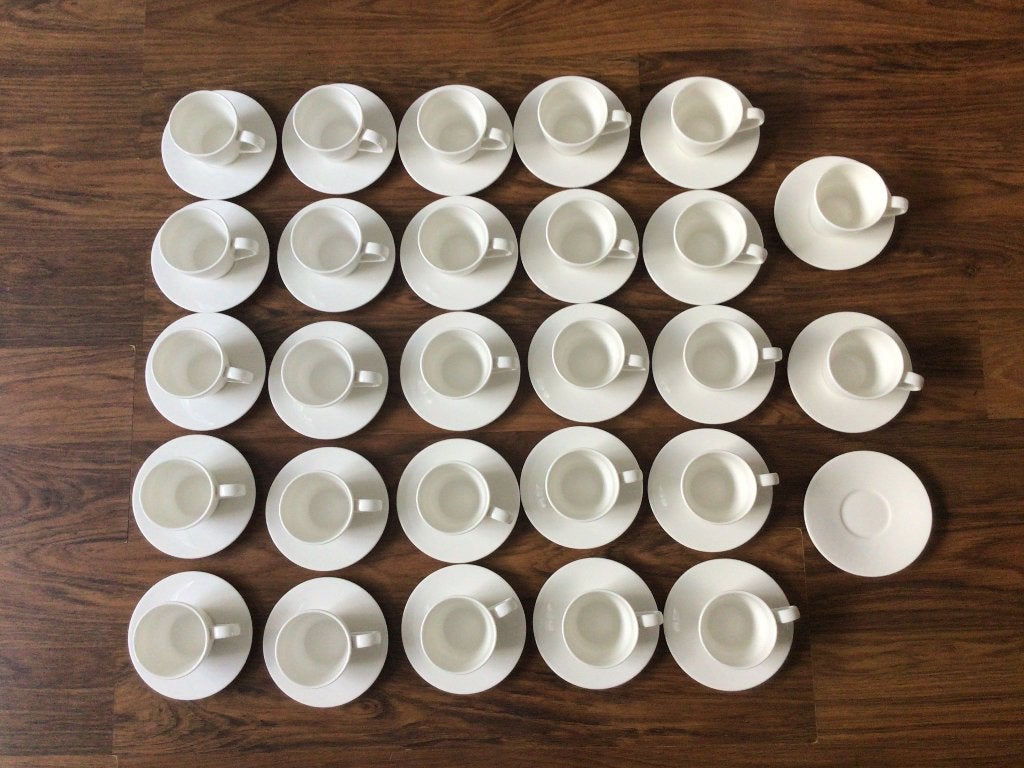 Koffiekopjes en schoteltjes S.T.James, Huis en Inrichting, Ophalen of Verzenden, Zo goed als nieuw, Overige stijlen, Kop(pen) en/of Schotel(s)