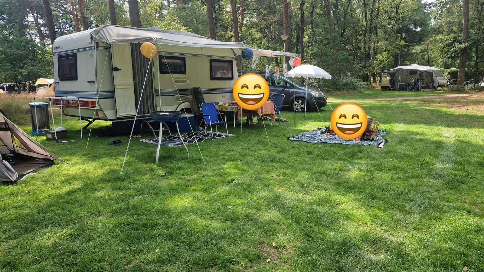 Hobby 440 caravan, voortent, luifel, stalling, 4-6 pers, Caravans en Kamperen, Caravans, Vast bed, Hobby, Treinzit, 750 - 1000 kg