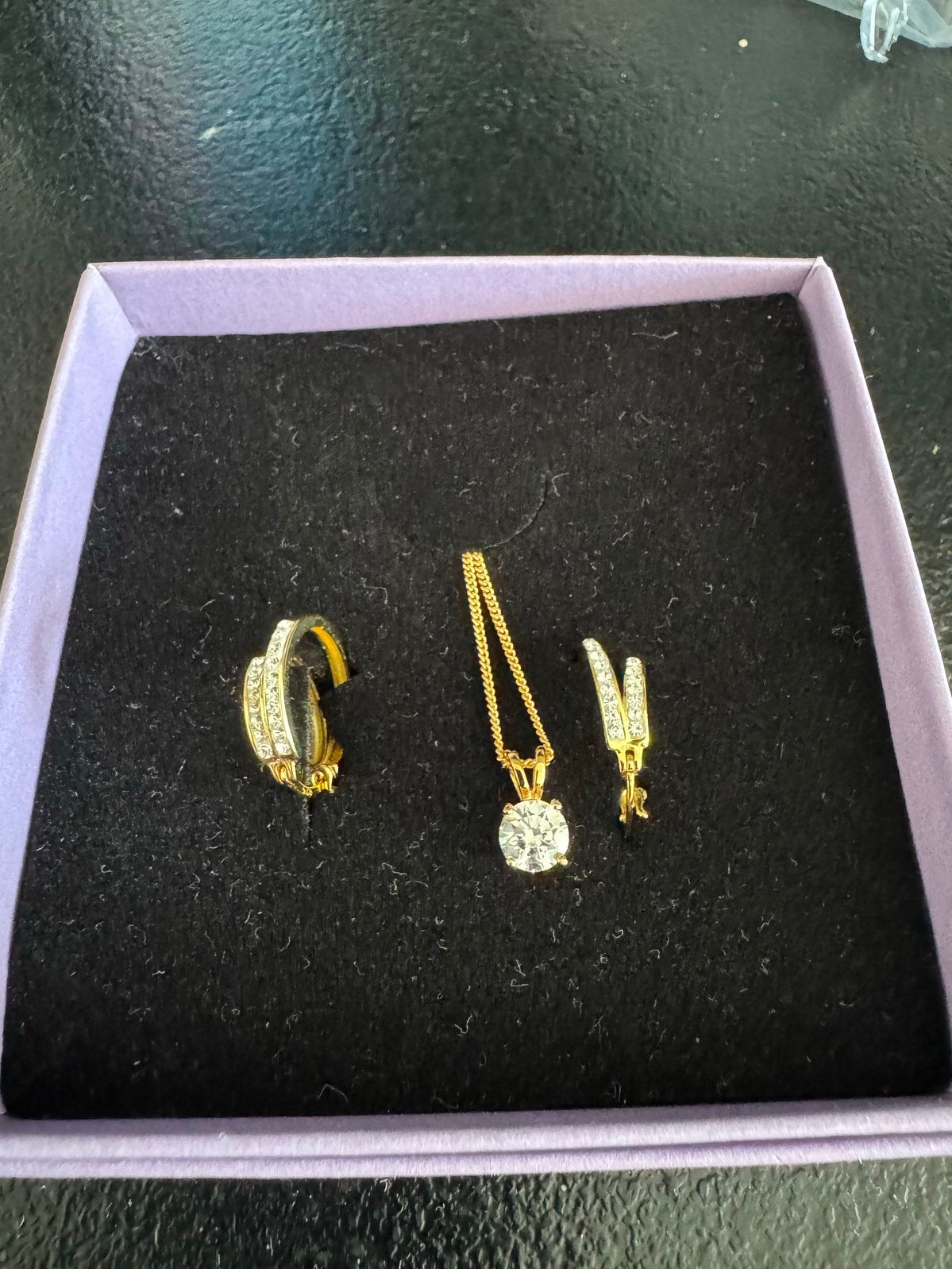 Sieraden setje, Overige materialen, Ophalen of Verzenden, Zo goed als nieuw, Knopjes of Stekers