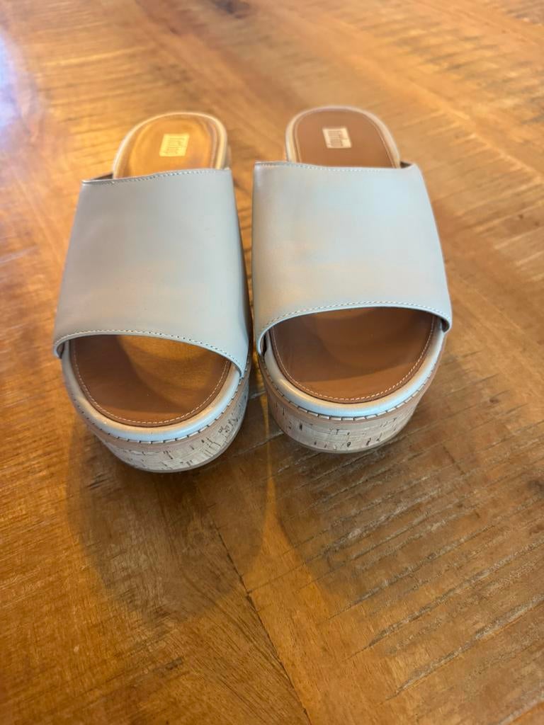 Mooie fitflop, Kleding | Dames, Ophalen of Verzenden, Zo goed als nieuw, Instappers, Beige