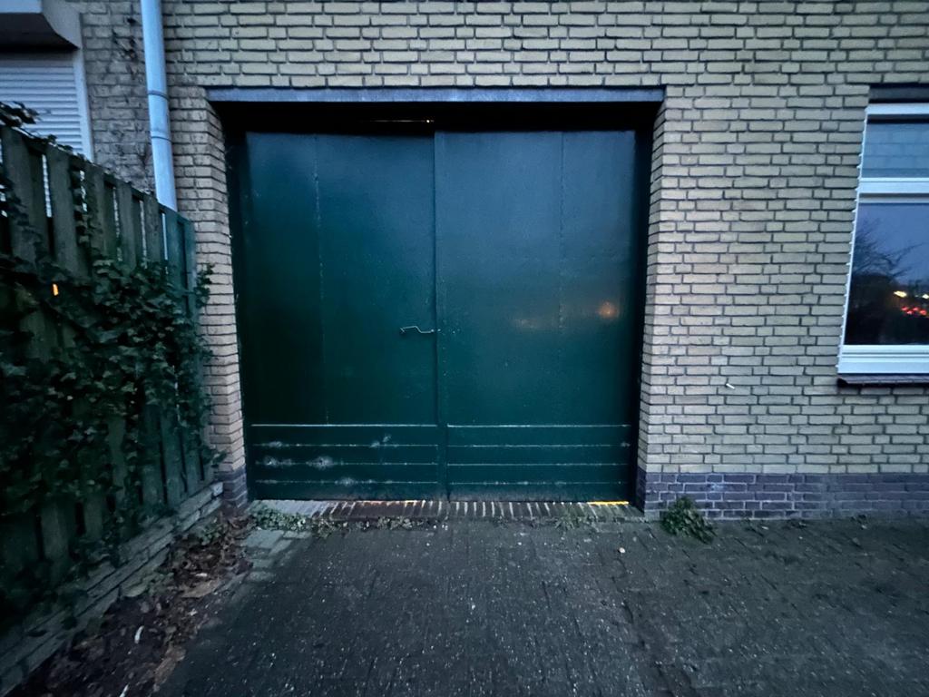 Garagepoort jaren 30, 3 meter breed, Doe-het-zelf en Verbouw, Deuren en Horren, Gebruikt, 120 cm of meer, Minder dan 200 cm, Garagedeur
