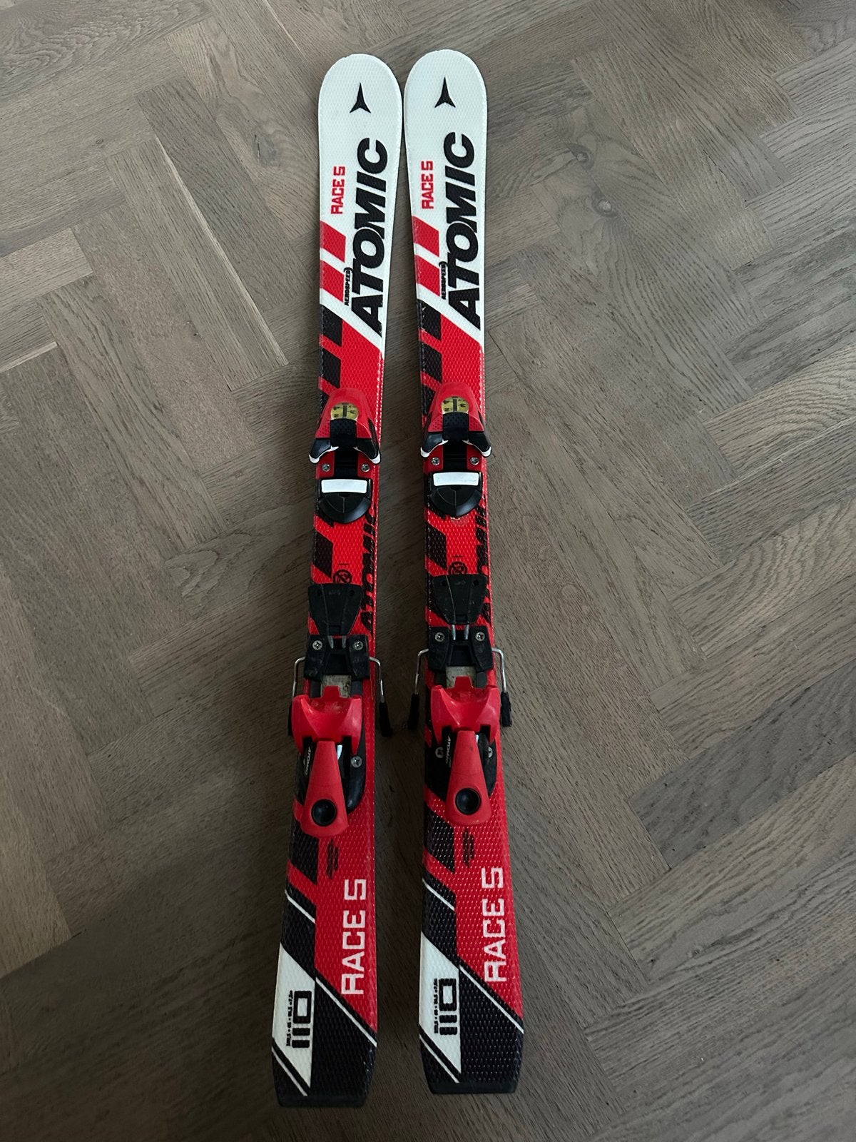 Atomic Race Ski's 110 cm inclusief bindingen, Ophalen, Gebruikt, 100 tot 140 cm, Atomic