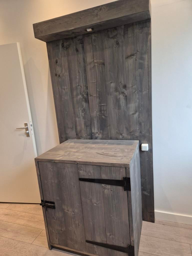 Mooie stevige kast met licht, Ophalen, Zo goed als nieuw, Minder dan 50 cm