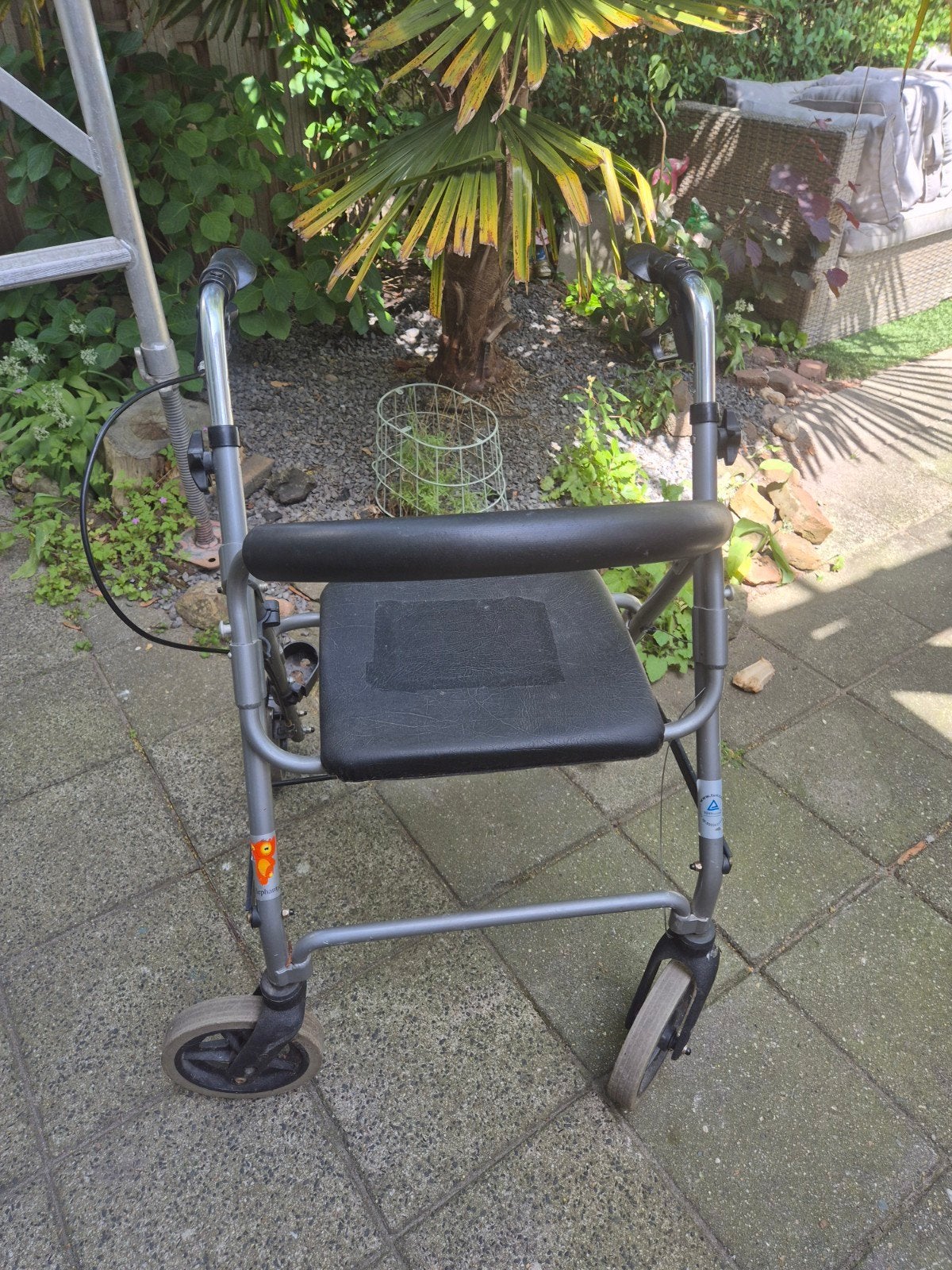 Stevige rollator, Ophalen