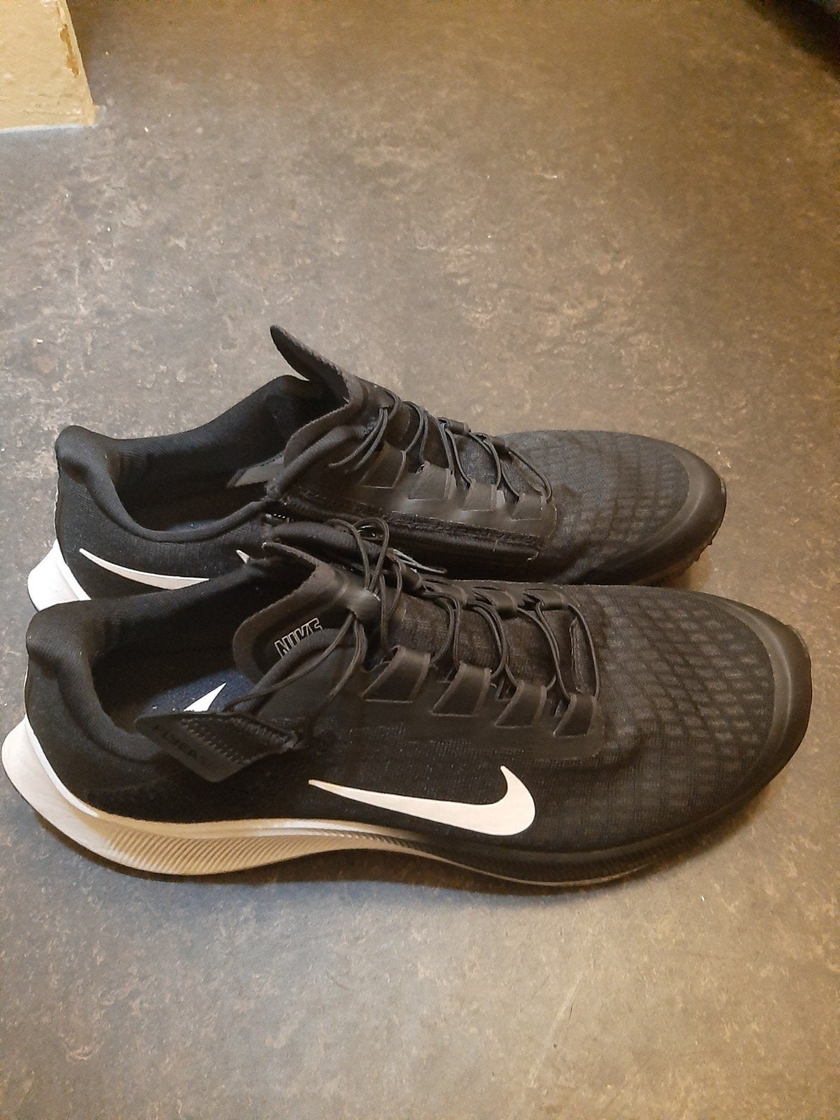 nike air zoom pegasus 37 flyease maat 44, Sport en Fitness, Ophalen, Zo goed als nieuw, Hardlopen, Hardloopschoenen
