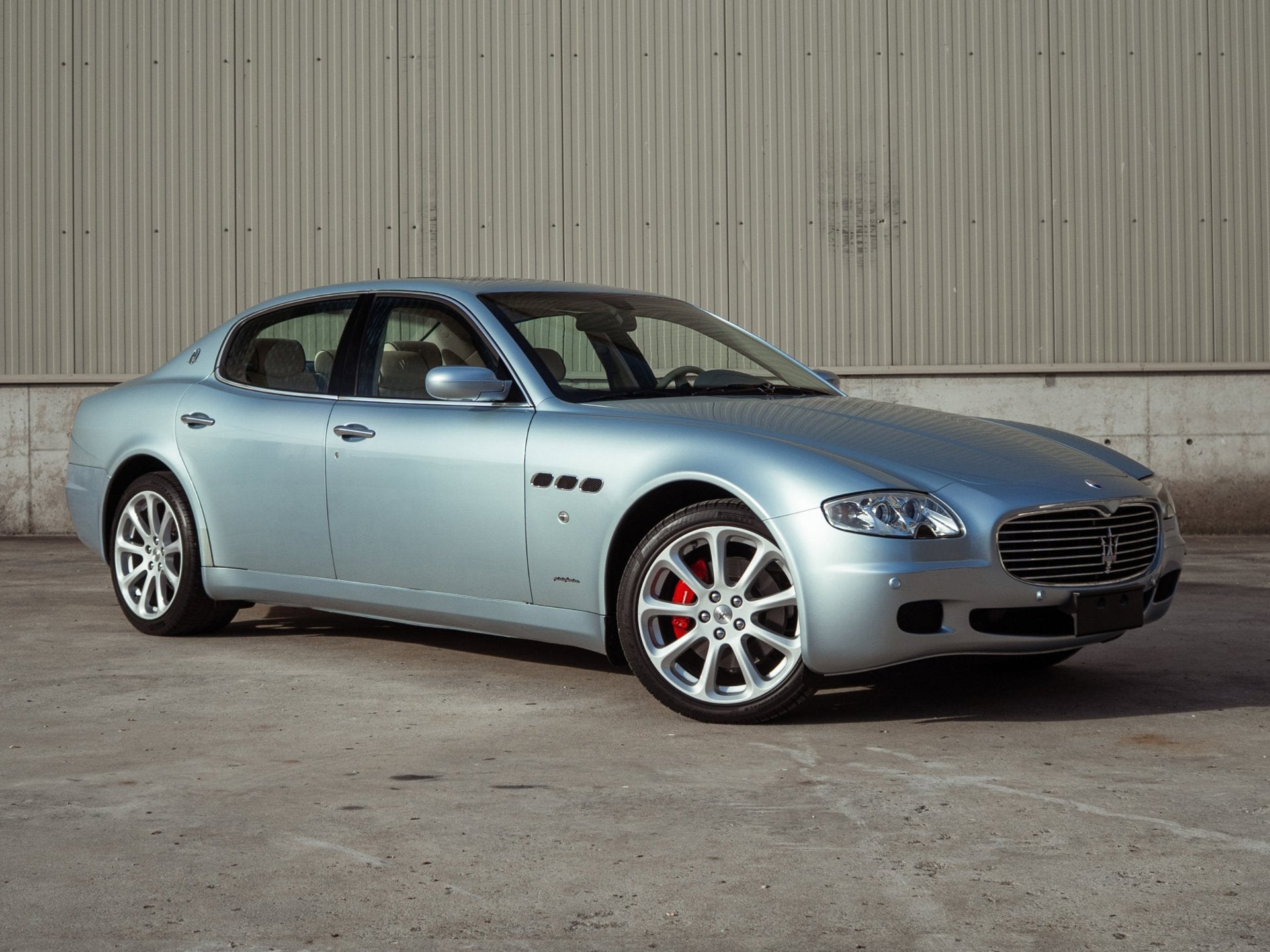 Maserati Quattroporte 4.2 V8 400PK (2005) | 41.124 km | NL-a, Auto's, Maserati, Gebruikt, 8 cilinders, Blauw, Handgeschakeld