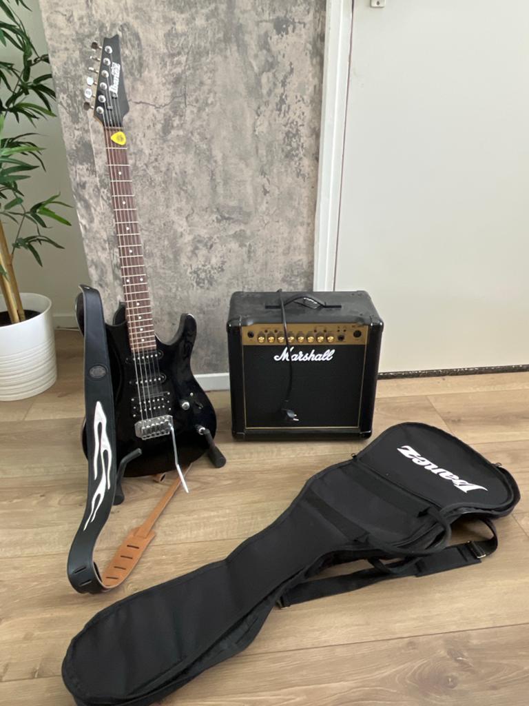 Ibanez gio, marshall versterker, band en standaard, Ophalen, Zo goed als nieuw, Solid body, Ibanez