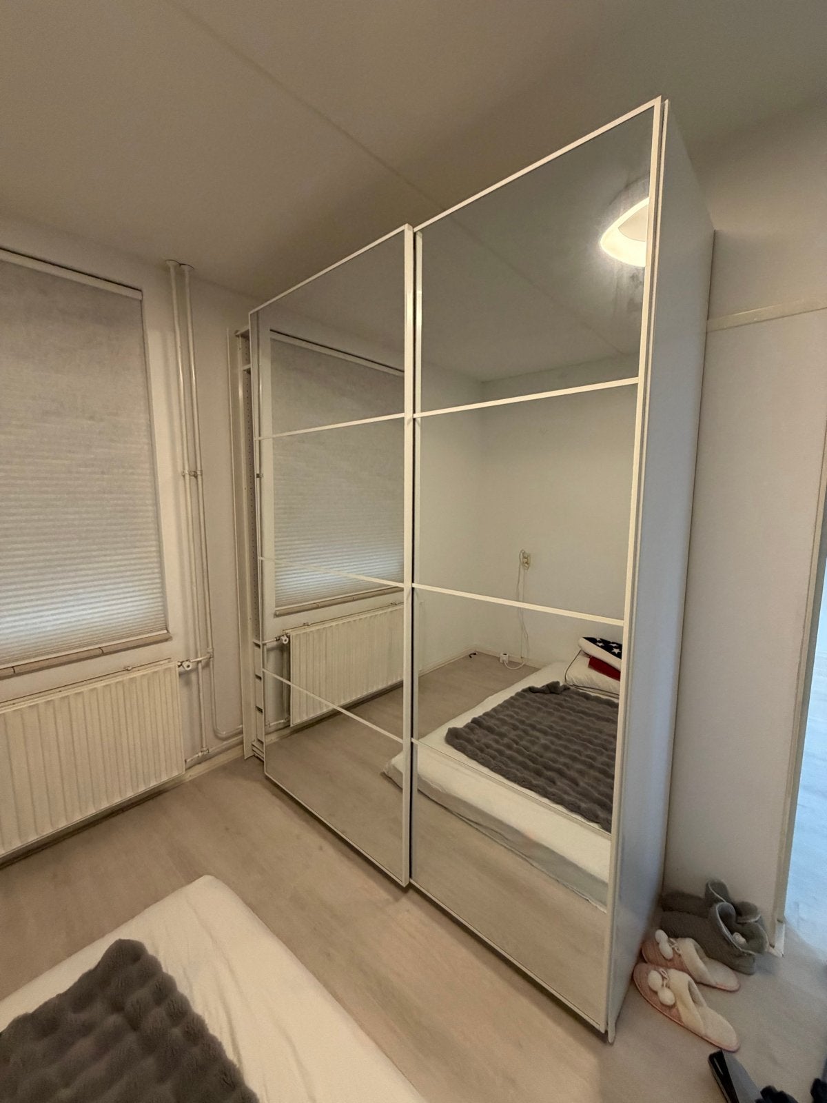 Witte kledingkast met spiegeldeuren en lades, Huis en Inrichting, Ophalen, Gebruikt, 200 cm of meer, 200 cm of meer
