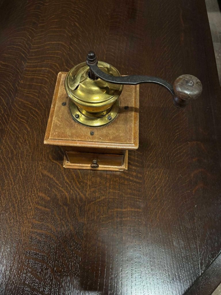 Antieke PeDe koffiemolen, hout met messing en hertenkop, Ophalen of Verzenden