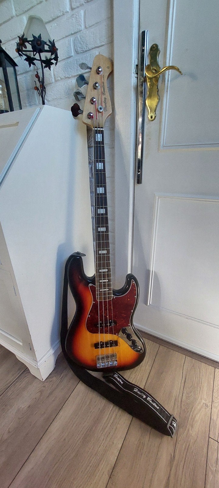 prima Harley Benton Bas inc. Peavey  basversterker., Muziek en Instrumenten, Ophalen, Zo goed als nieuw, Elektrisch
