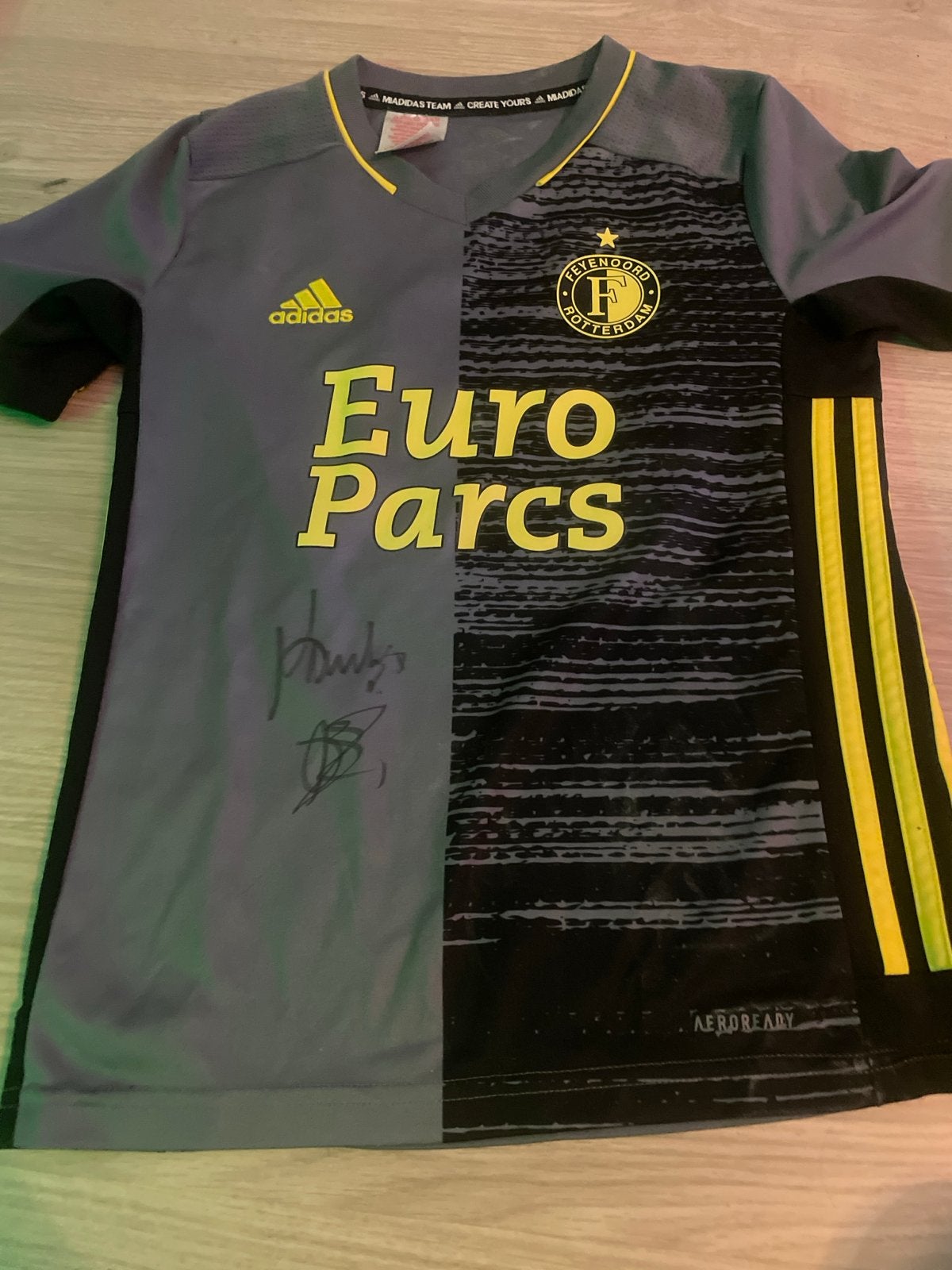 Gesigneerd Feyenoord kinder shirt, Hendriks, Bijlo, Verzamelen, Sportartikelen en Voetbal, Verzenden, Gebruikt, Feyenoord, Shirt