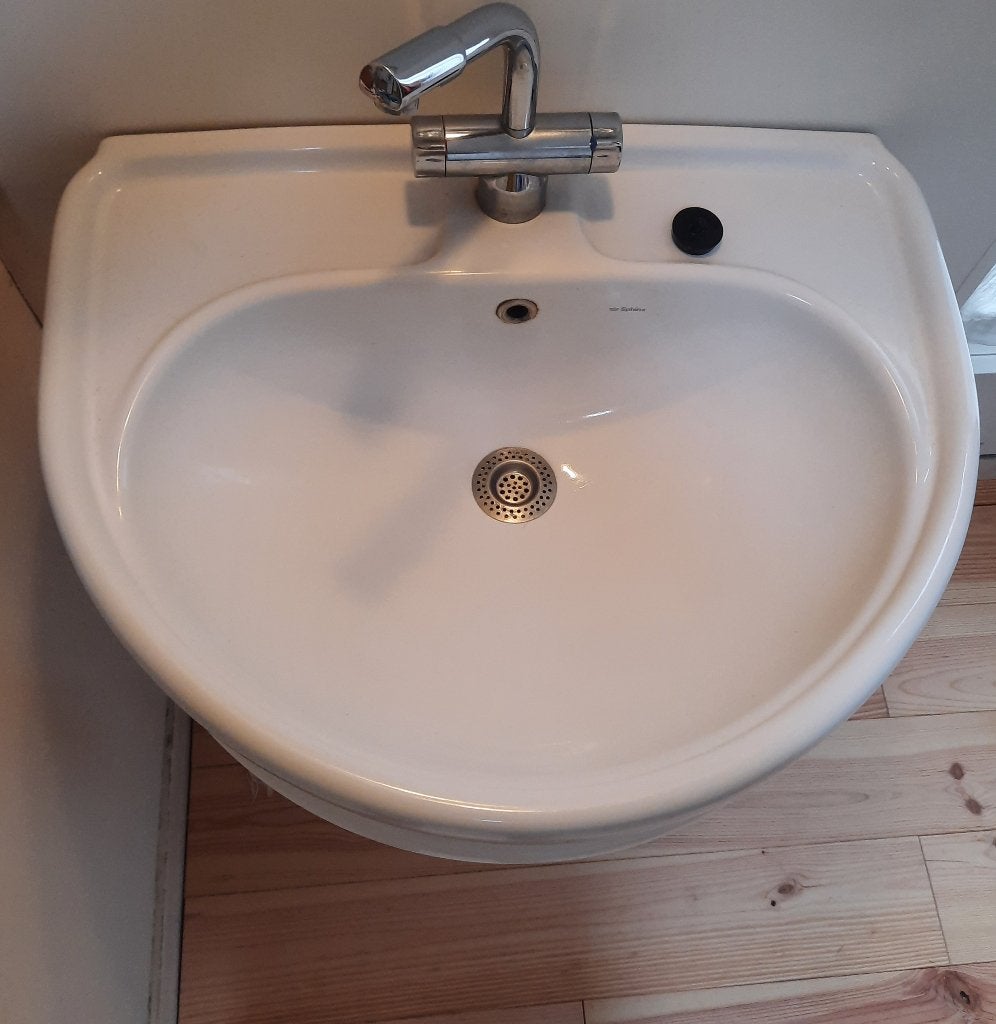 Wastafel met kraan en handdoekbeugel, Ophalen, Zo goed als nieuw, Steen, Wastafel