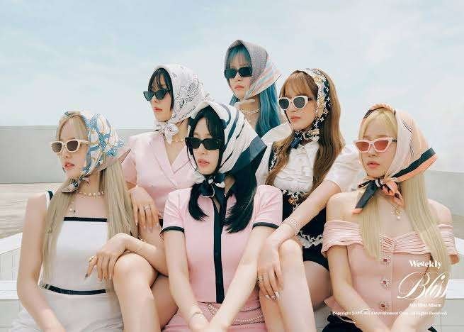weeekly (kpop) albums en photocards te koop., Ophalen, Nieuw in verpakking, K-pop