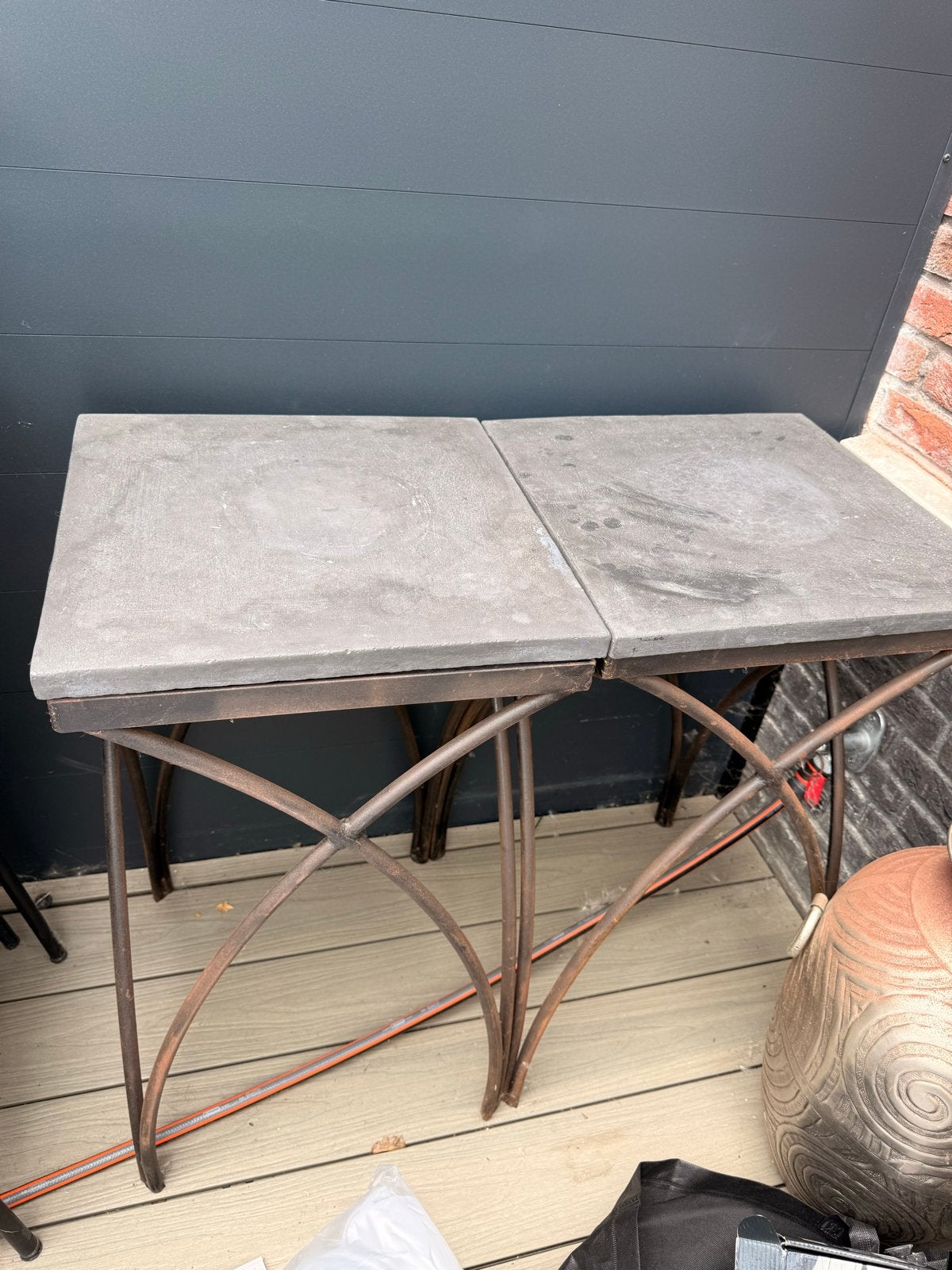 Twee vierkante bijzettafels met metalen onderstel, Tuin en Terras, Ophalen, Gebruikt, Vierkant, Metaal