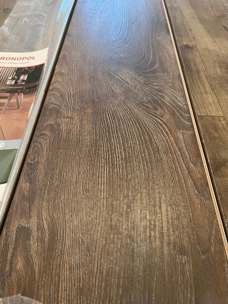 100 m² NIEUW kliklaminaat donker eiken + ondervloer, Ophalen, 50 tot 150 cm, Nieuw, 10 m² of meer