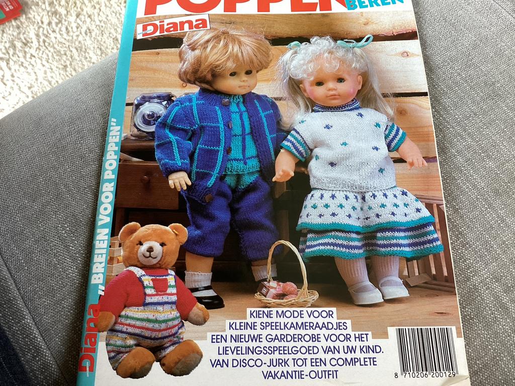 Brei- en haakboek voor poppen met duidelijke beschrijving, Boeken, Hobby en Vrije tijd, Ophalen of Verzenden