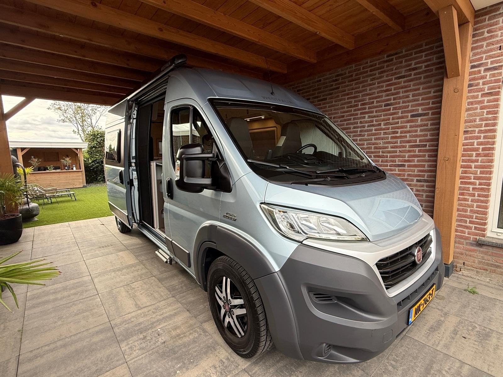 Westfalia Amundsen 600D Fiat 150 pk - Buscamper als nieuwe!, Caravans en Kamperen, ESP-stabiliteitscontrole, Ringverwarming, Fiat