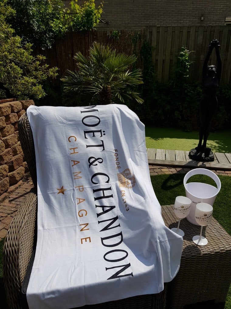 Moet&Chandon Limited XXL Badlaken., Ophalen of Verzenden, Nieuw, Wit, Vierkant