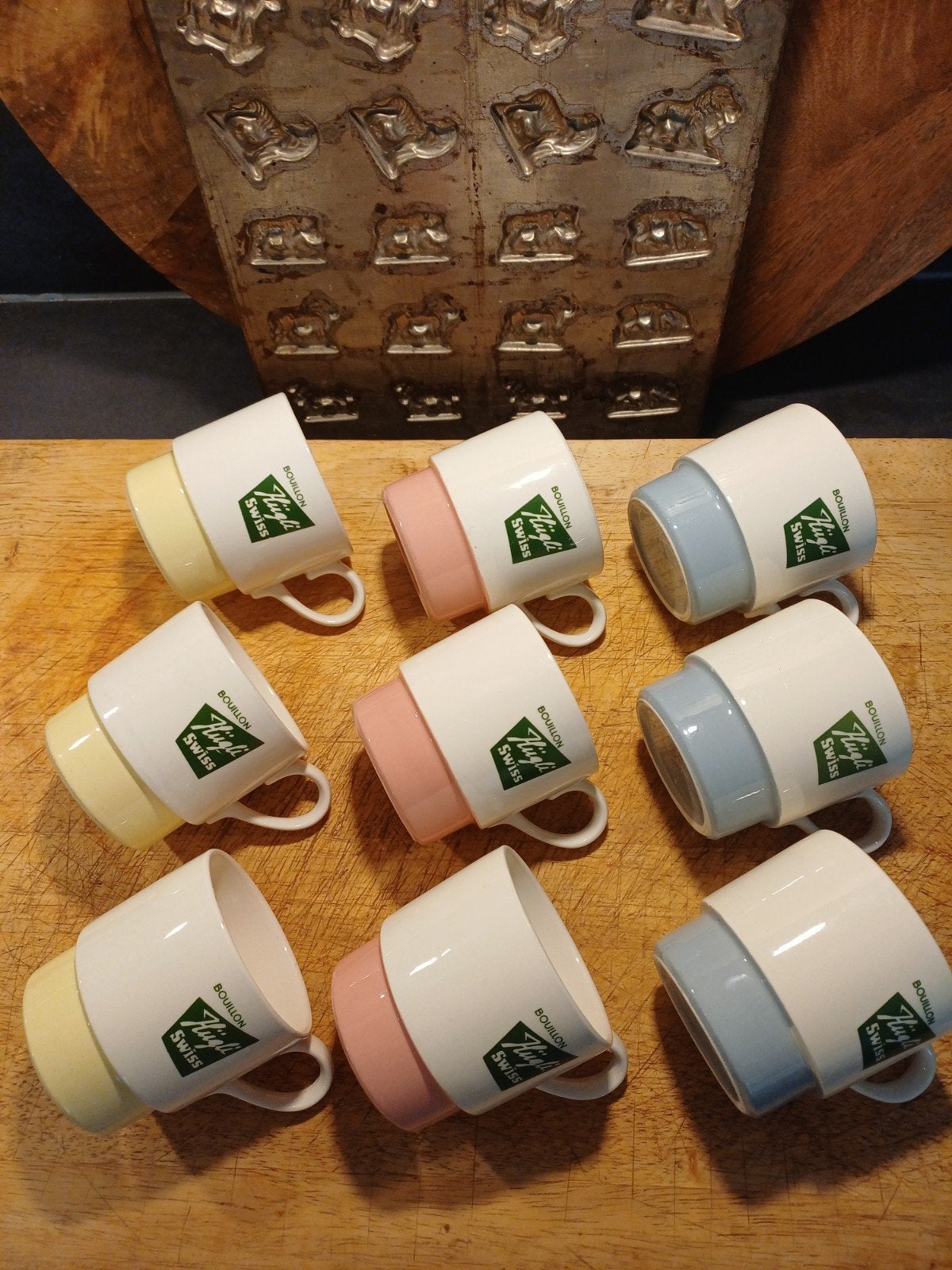 Moole zeldzame Bouillon Bekers van pastel Regout Hugli Swiss, Ophalen of Verzenden