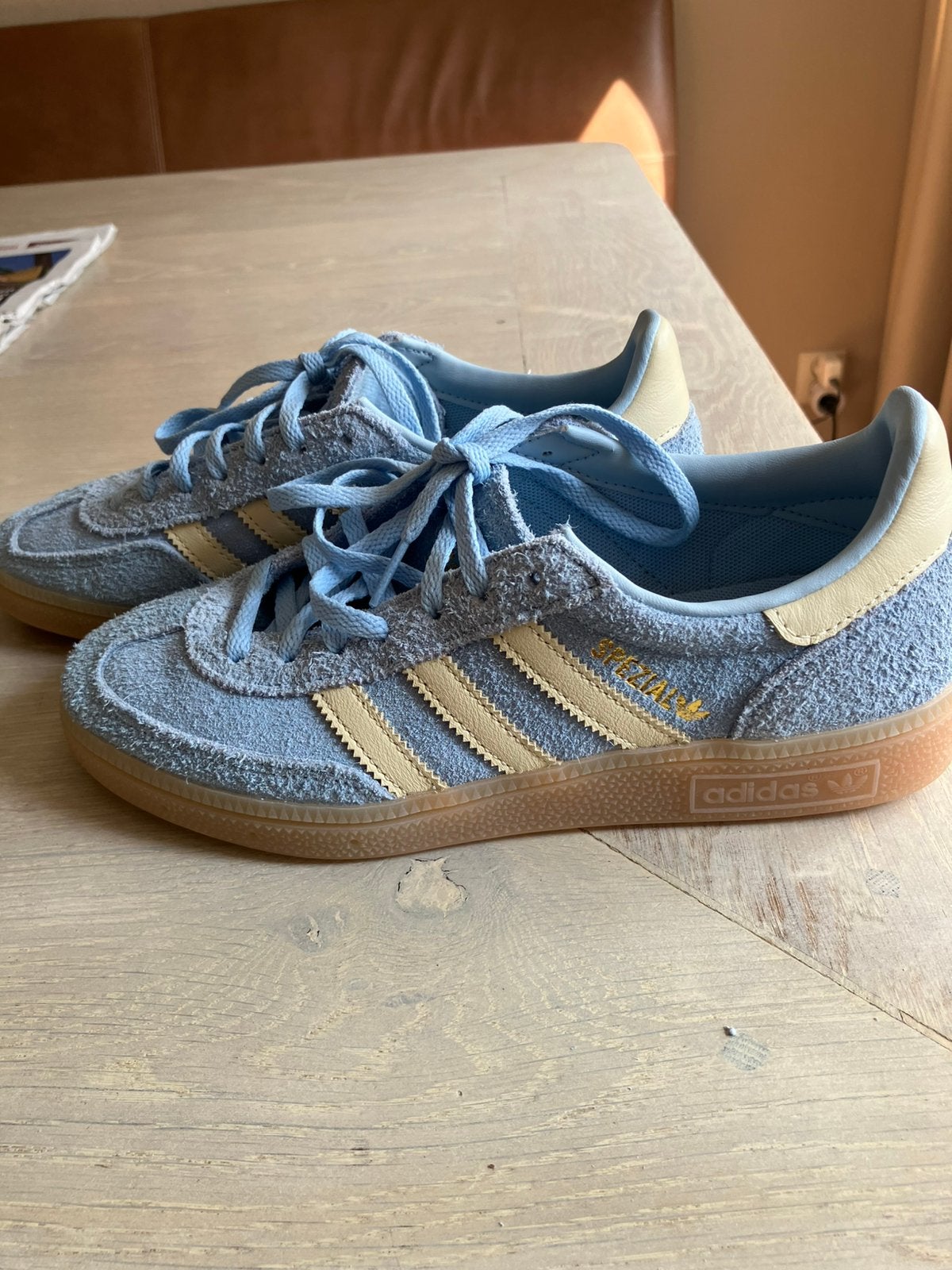 Adidas spezial licht blauw 38 (nieuw), Sport en Fitness, Ophalen of Verzenden, Nieuw, Hardloopschoenen, Adidas