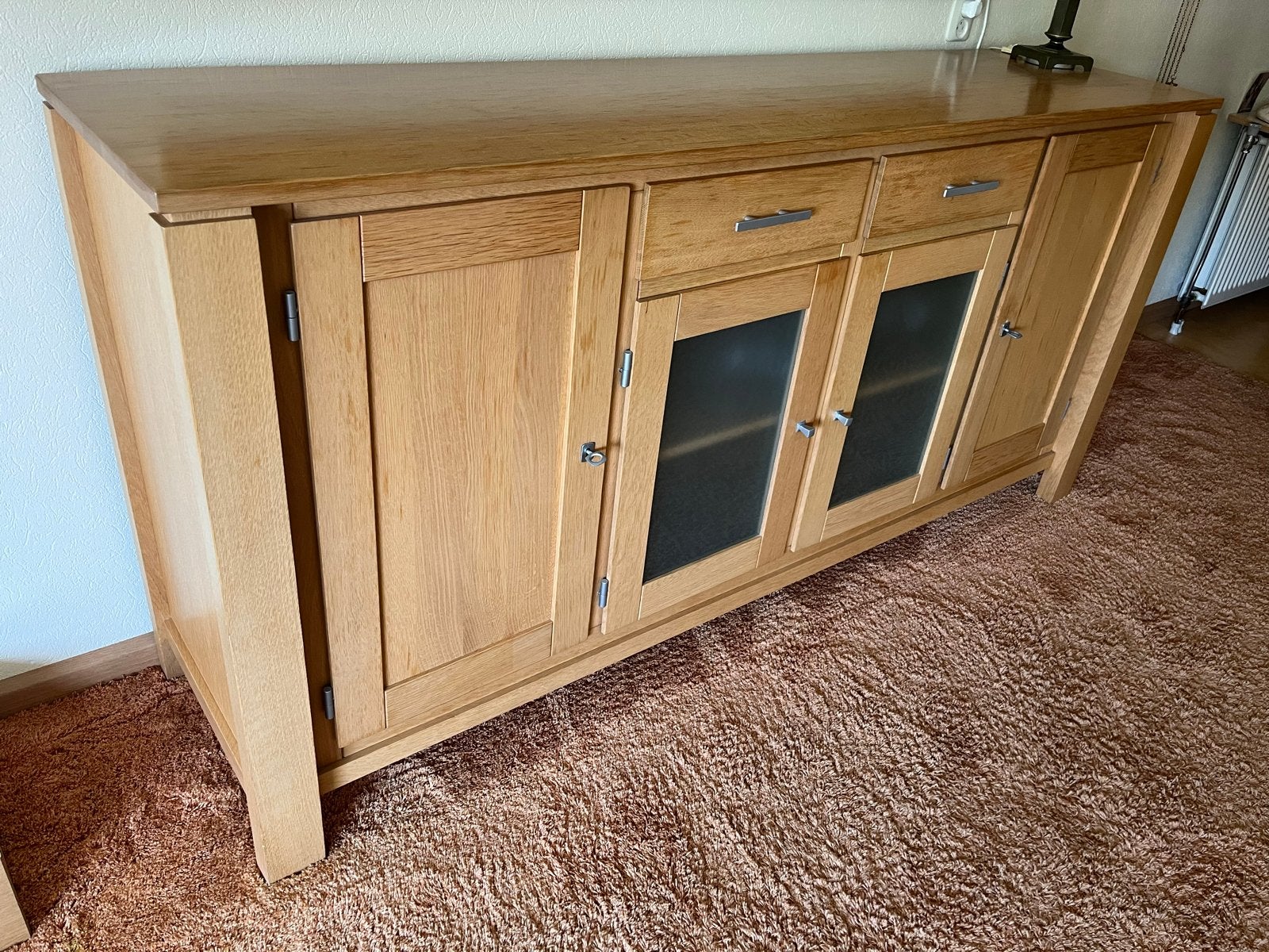 Blank eiken dressoir met deuren, glasdeuren en 2 laden, Ophalen, 150 tot 200 cm, Eikenhout, Zo goed als nieuw