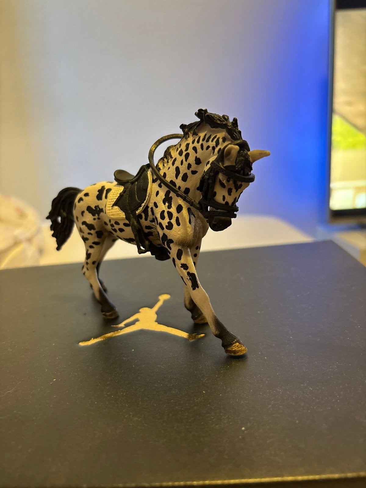 Schleich Knabstrupper merrie met zadel en hoofdstel, Ophalen of Verzenden, Zo goed als nieuw, Paard, Beeldje of Figuurtje