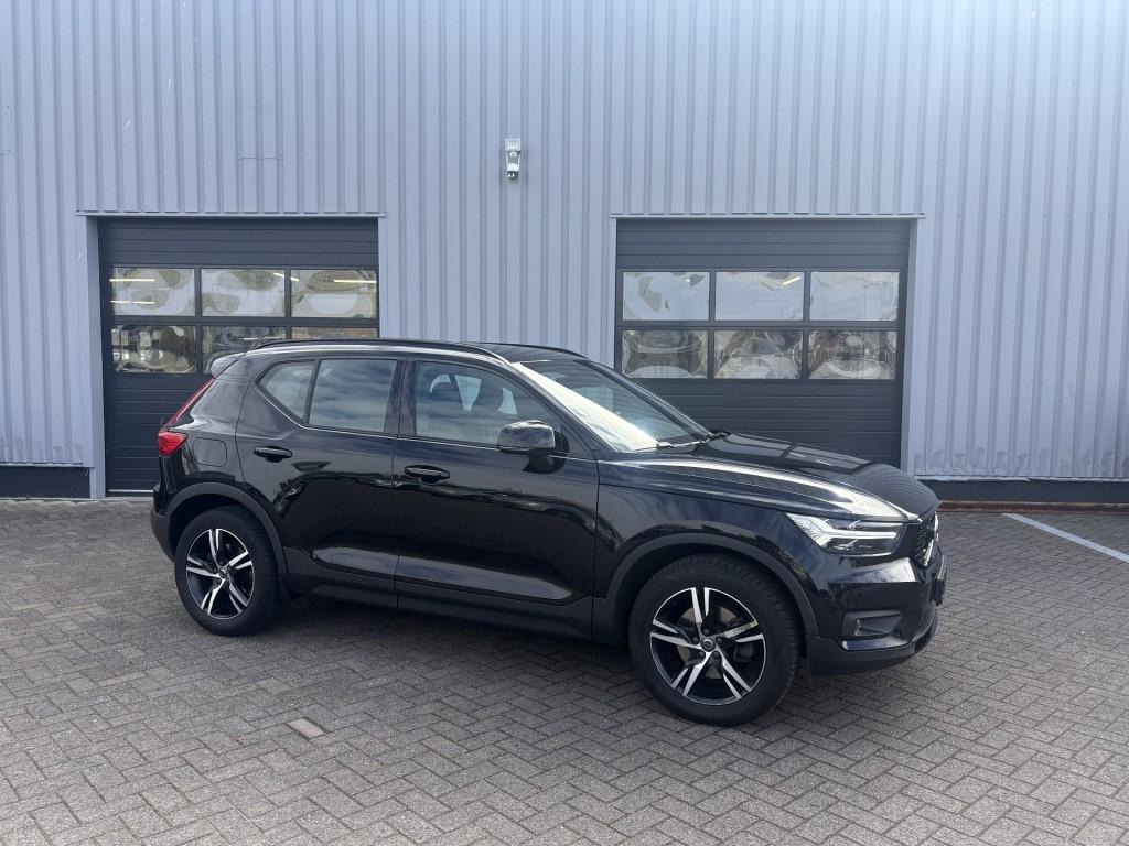 Volvo XC40 2.0 T4 R-Design Trekhaak I Leer I All-in prijs!, Auto's, Volvo, 15 km/l, Euro 6, 4 cilinders, Zwart