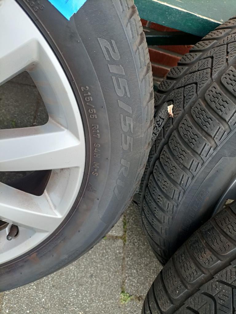 VW Autobanden met originele velgen - Touran, Golf, Passat, Auto-onderdelen, Banden en Velgen, Banden en Velgen, 17 inch, Ophalen of Verzenden
