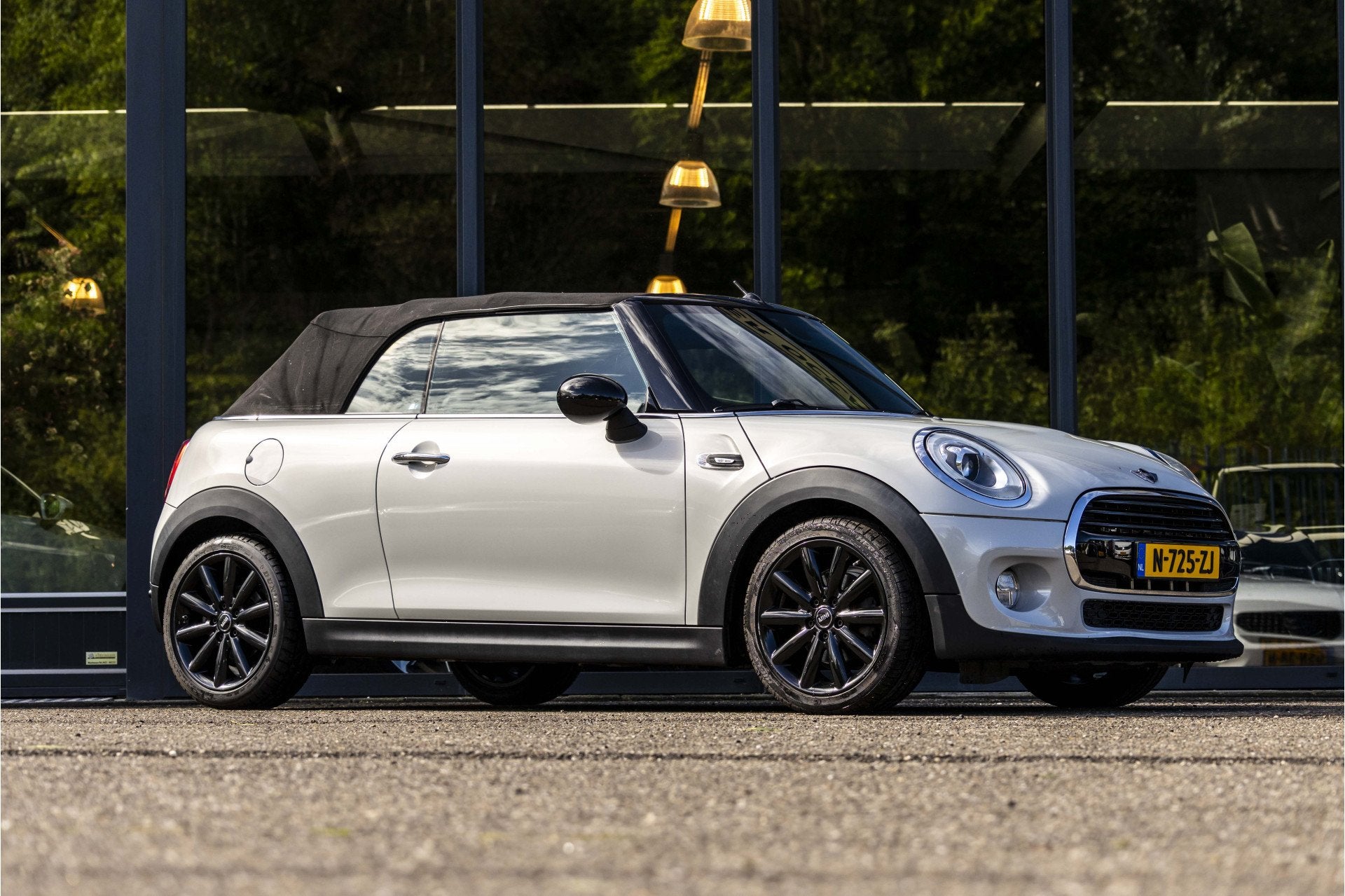 MINI Cabrio 1.5 Cooper Chili Business (bj 2017, automaat), Automatische klimaatregeling, 136 pk, Gebruikt, Euro 6