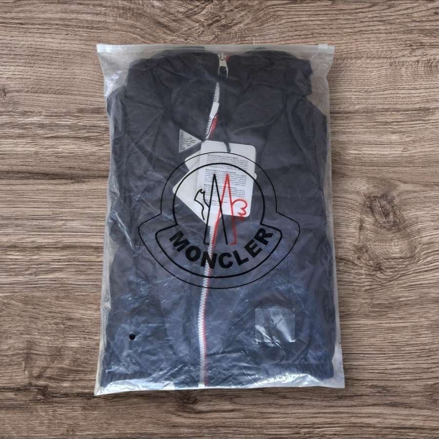 Moncler windbreker, Verzenden, Zo goed als nieuw, Maat 46 (S) of kleiner, Muts