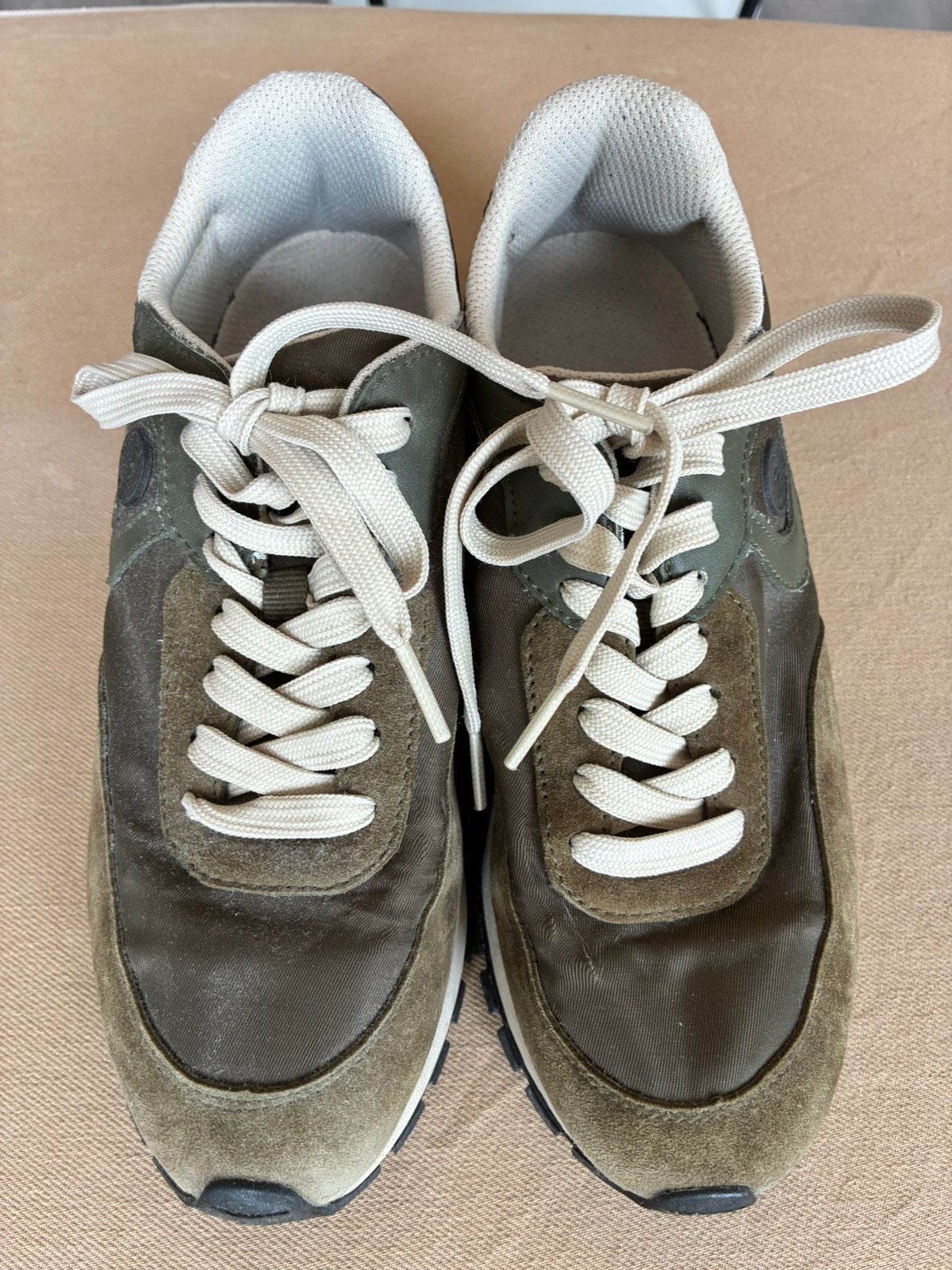Olijf groene dames sneakers maat 38, Kleding | Dames, Overige kleuren, Ophalen of Verzenden, Sneakers of Gympen, Gedragen