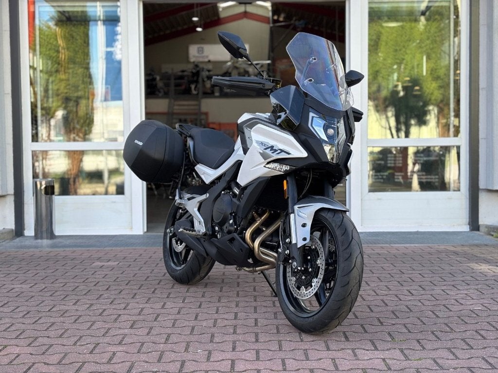 2025 CF Moto 700 MT met kofferset en nog 4 jaar garantie, Motoren, 700 cc, 2 cilinders, Gebruikt, Particulier