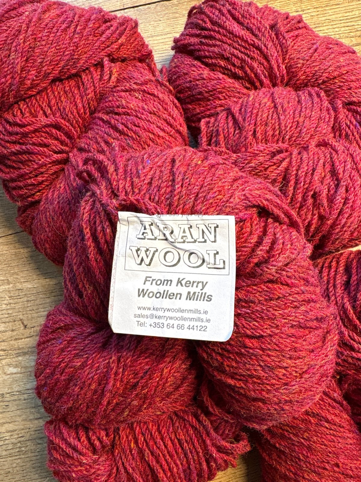 Aran Wol van Kerry Woollen Mills - Framboos Vlek, Ophalen of Verzenden, Nieuw, Breien, Wol of Garen