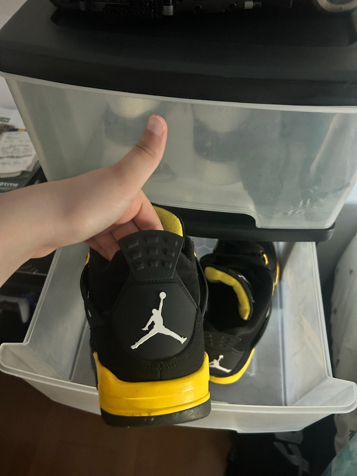 Nike Air Jordan 4 Retro Thunder (2023) - Maat 42,5, Ophalen of Verzenden, Gedragen, Zwart, Sneakers of Gympen