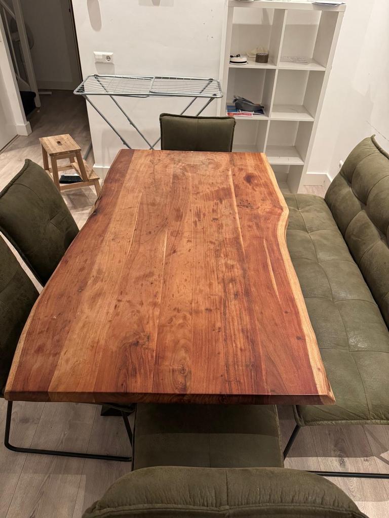 Houten eettafel met natuurlijke rand, Gebruikt, 150 tot 200 cm, Vier personen, Rechthoekig