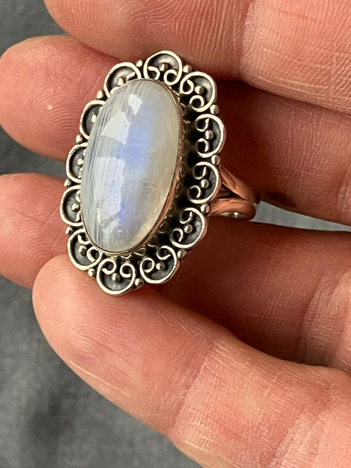 925 Silver Pearlescent Moonstone Oval Cabochon Ring, Sieraden, Tassen en Uiterlijk, Ringen, Wit, Nieuw, Ophalen of Verzenden, Kleiner dan 17