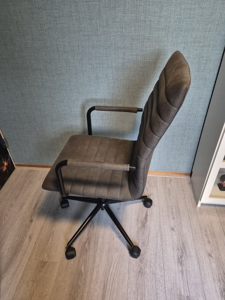 2 bureaustoelen antraciet van Leen Bakker