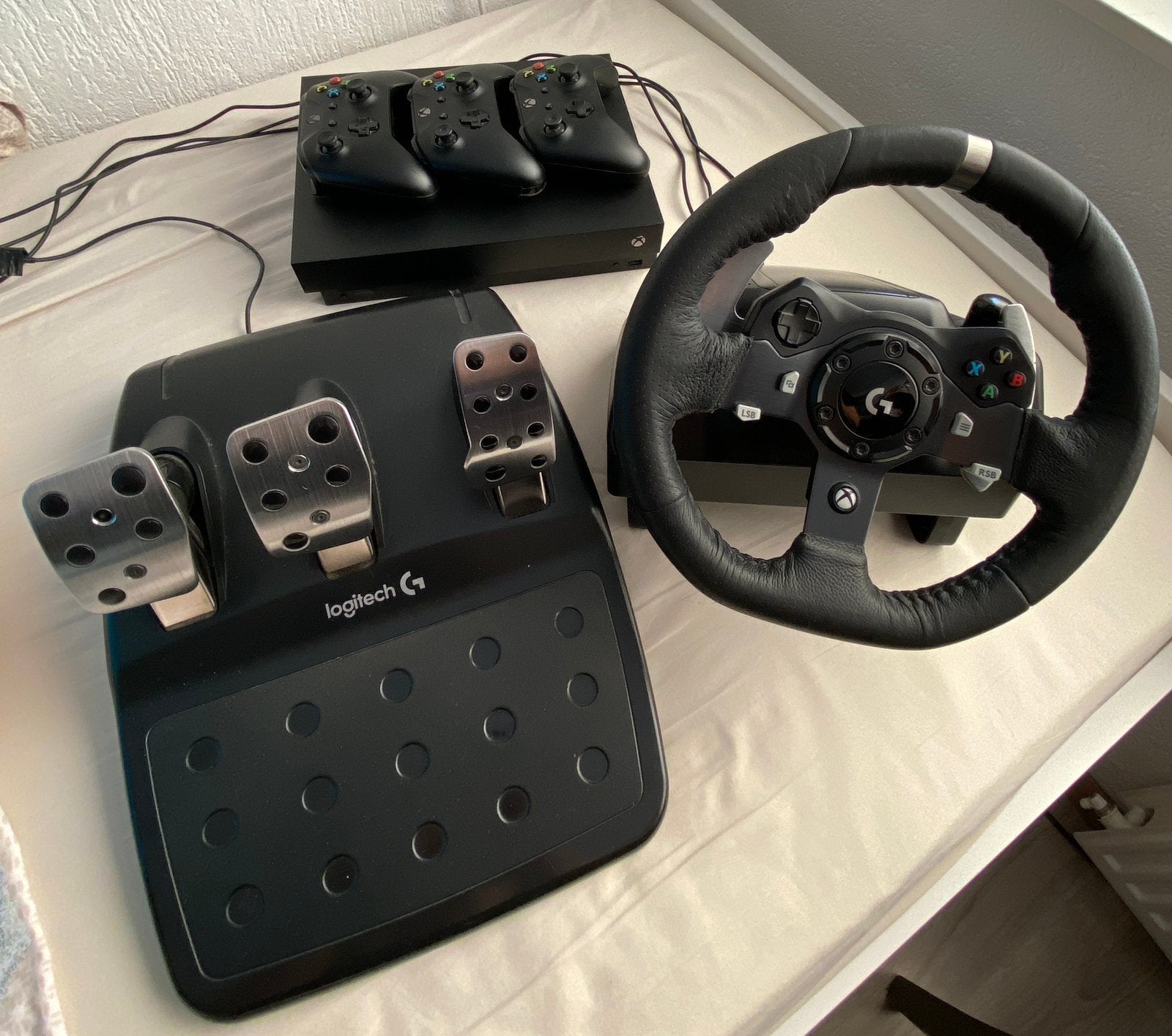 Xbox One + Logitech G920 + 13 Games | F1, Forza, GTA, FC 26, Ophalen, Zo goed als nieuw, Stuurtje of Sportattribuut, Xbox Original