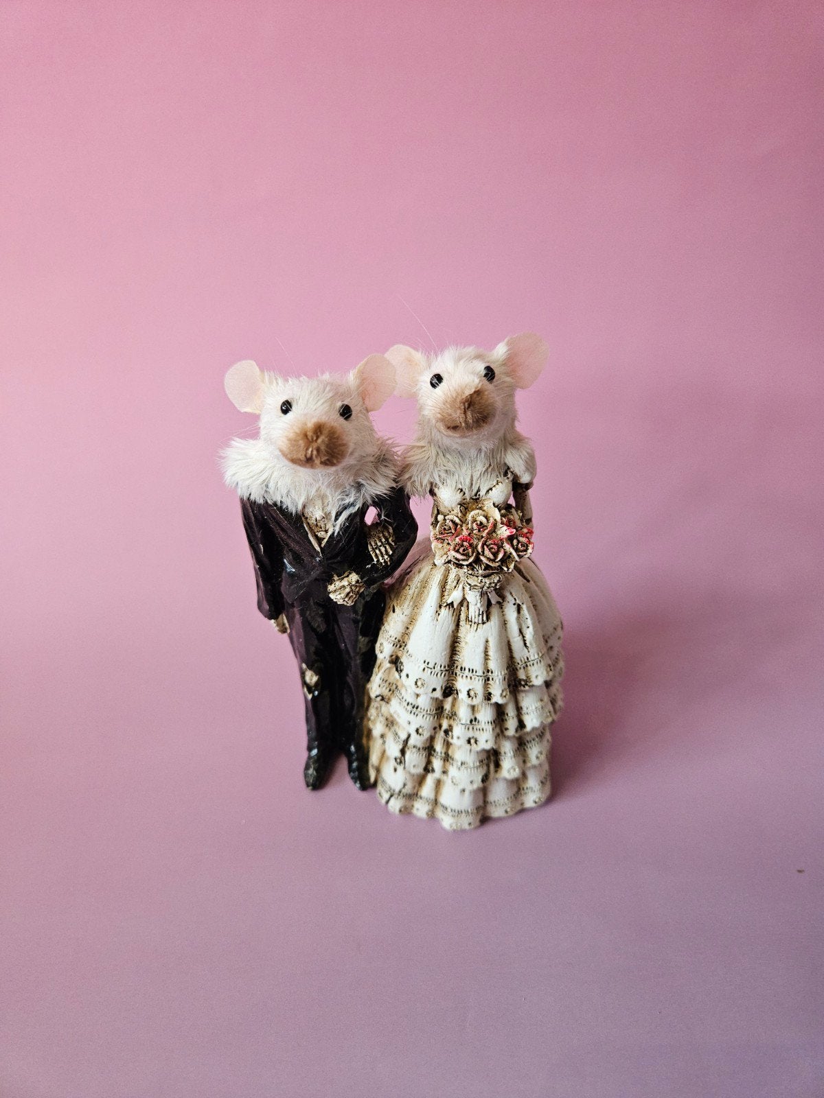 Taxidermy beeldjes: Trouwende muizen bruidspaar, Ophalen of Verzenden, Nieuw, Boerderijdier, Opgezet dier