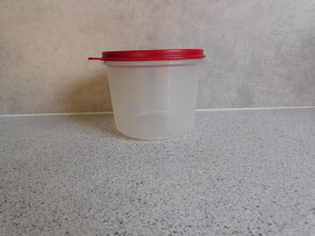 Tupperware Ruimtekom 550 ml. Rood, Ophalen of Verzenden, Zo goed als nieuw, Rood, Bak of Kom