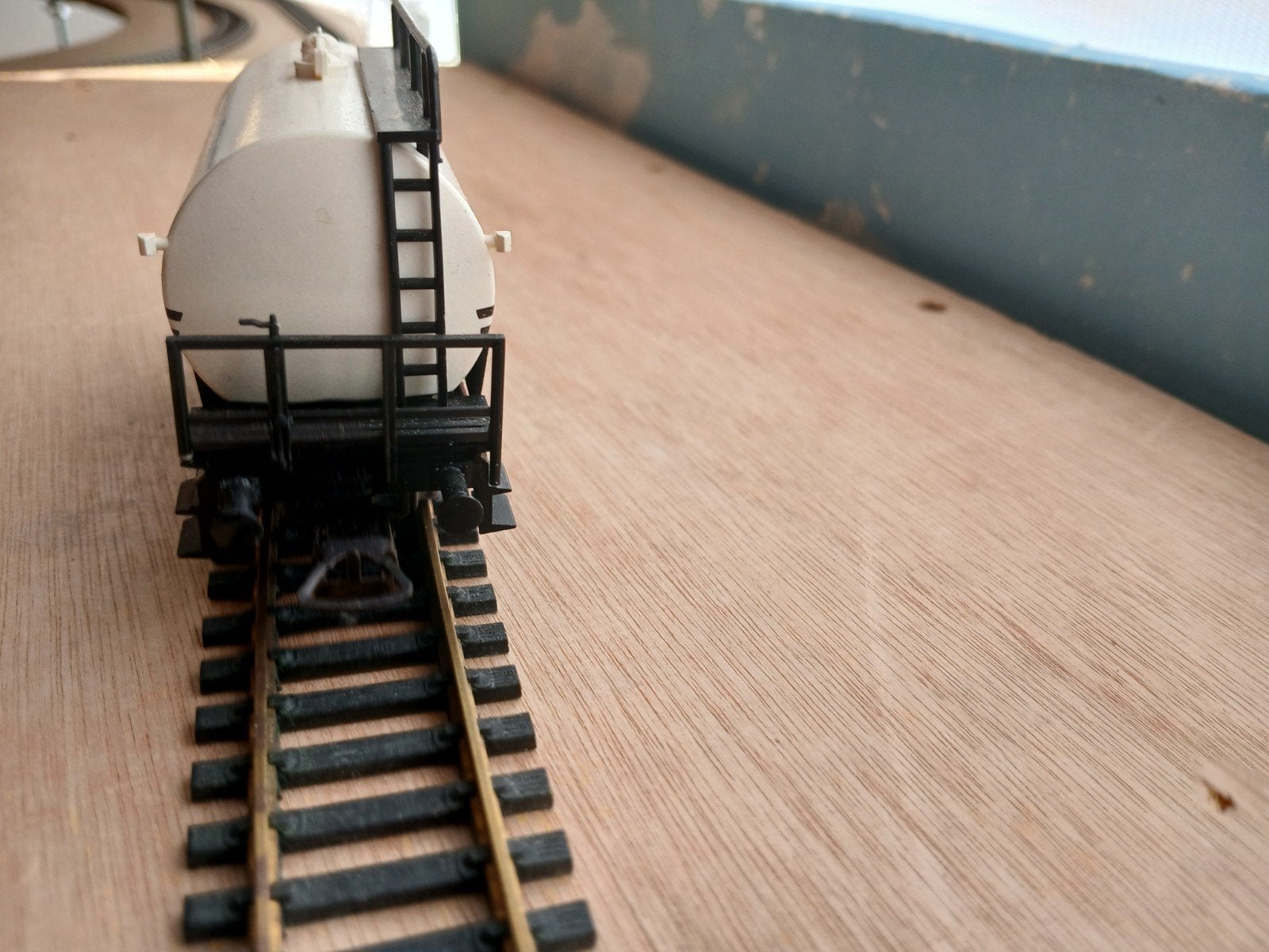 Nieuwe Esso tankwagon voor HO spoorbaan, Ophalen of Verzenden