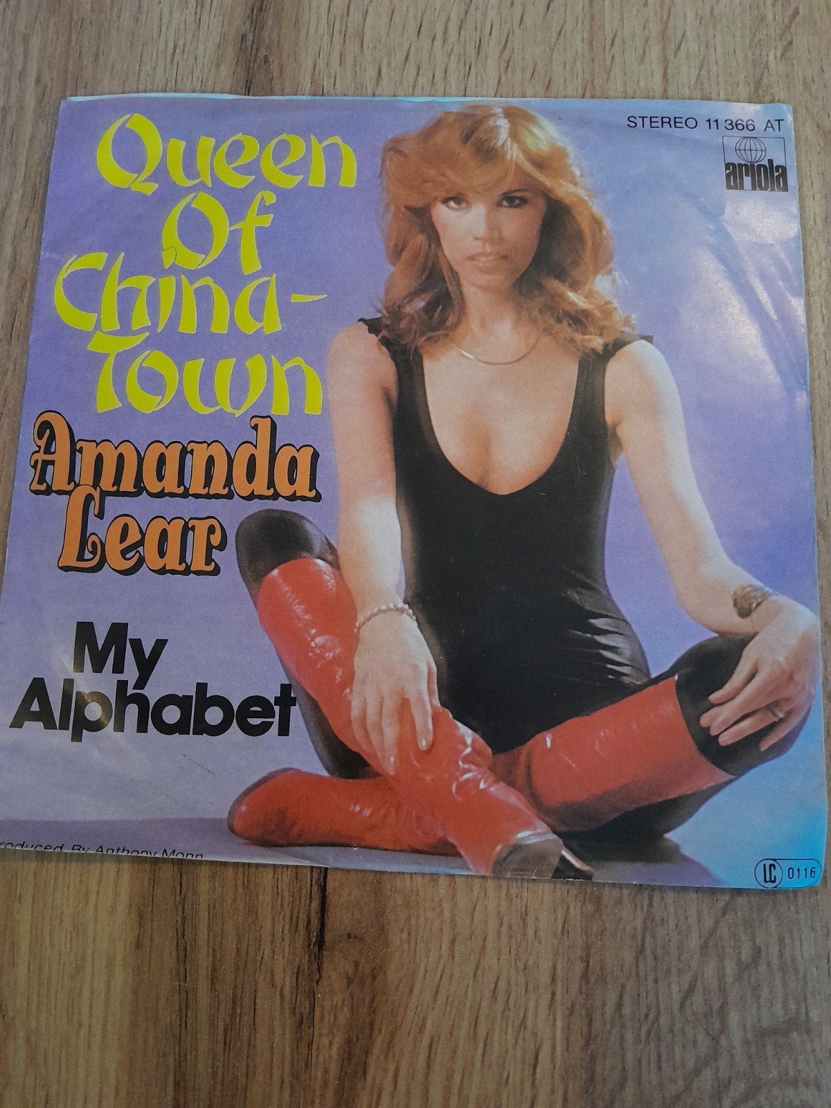 amanda lear 7 inch Queen of china town, Ophalen of Verzenden, Zo goed als nieuw, Pop