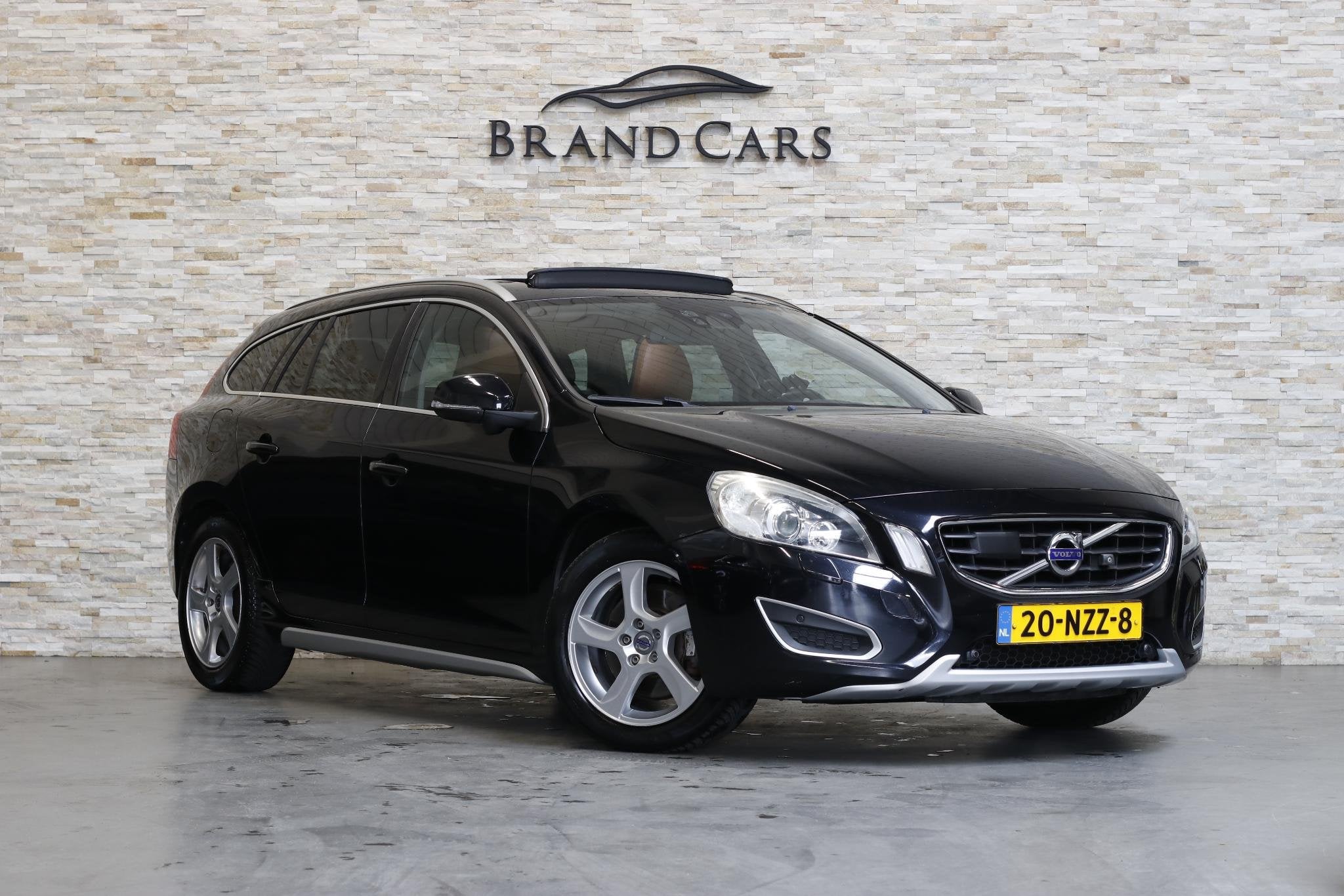 Volvo V60 2.0T Summum AUT | Camera | Adaptieve CC | Schuifda, Euro 5, 1502 kg, 4 cilinders, Zwart