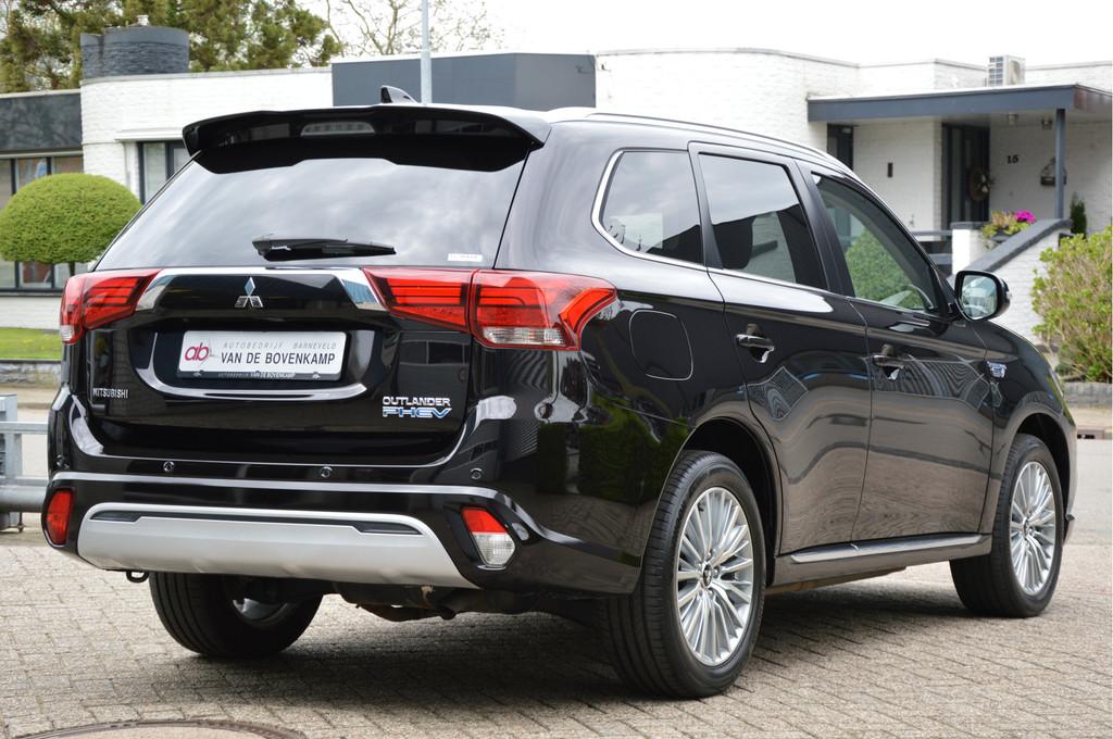 Mitsubishi Outlander 2.4 PHEV Instyle LED | CAMERA | CAR PLA, Automaat, 12 maanden, 4 cilinders, Zwart
