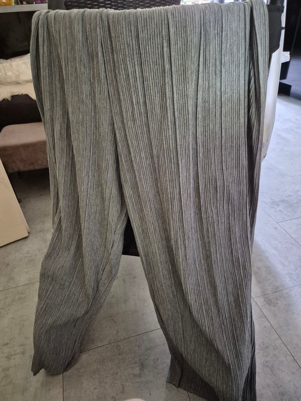 Zilvergrijze Plissé Broek met Wijde Pijpen - Maat 50 t/m 56, Kleding | Dames, Grote Maten, Verzenden, Zo goed als nieuw, Zilver