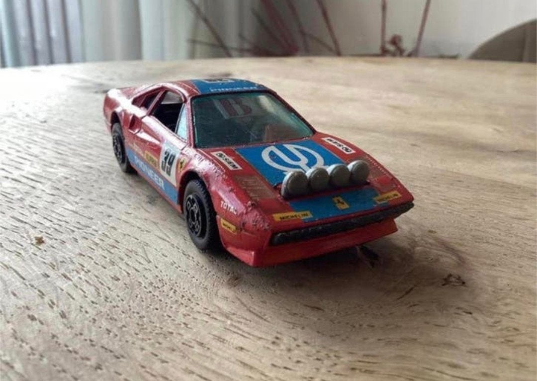 Bburago Ferrari 308 GTB Rally modelauto 1:43 – Italië, Ophalen of Verzenden, Gebruikt, Auto, Overige merken