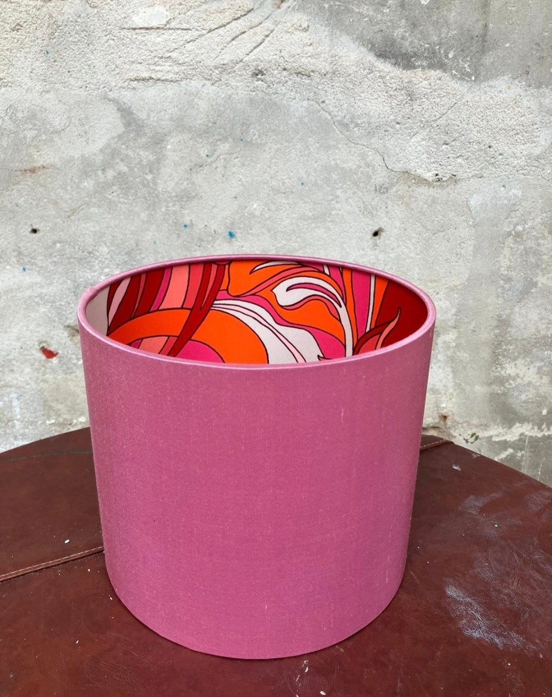 Handgemaakte roze lampenkap met kleurrijke binnenkant, Overige typen, Rond, Ophalen of Verzenden, Zo goed als nieuw